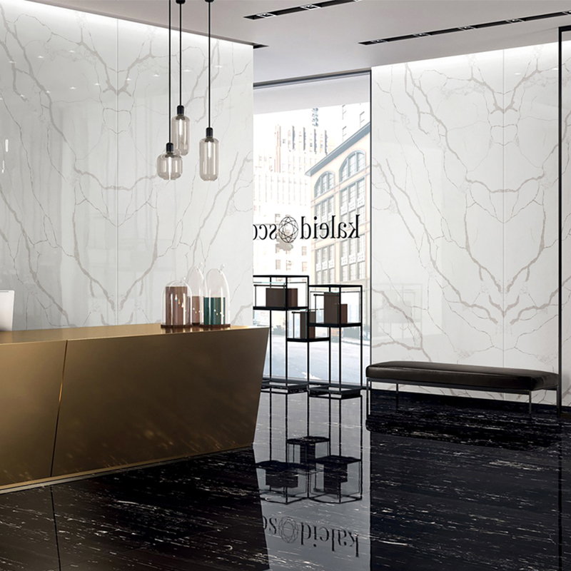 مصنع ألواح حجر الكوارتز الاصطناعي منخفض السيليكا من الكوارتز الأبيض كالاكاتا لكونترتوب المطبخ